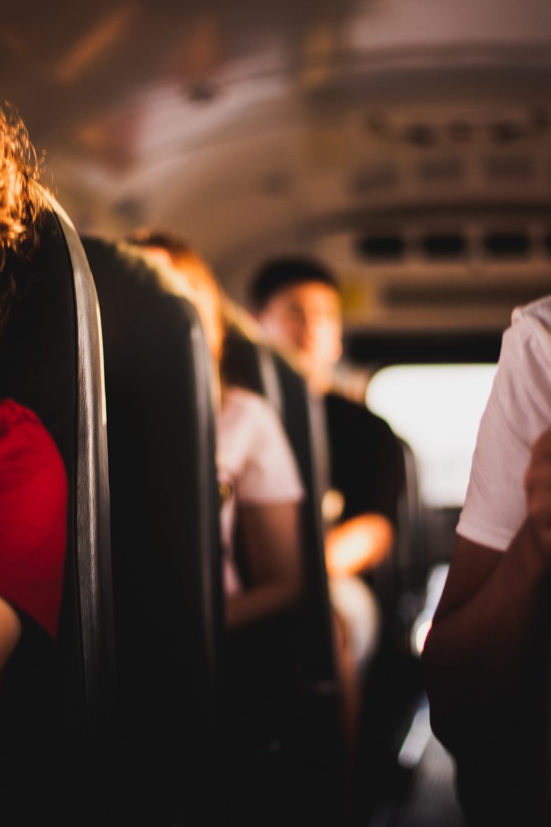 Quels sont les avantages de la location de bus avec chauffeur pour un transport scolaire ?