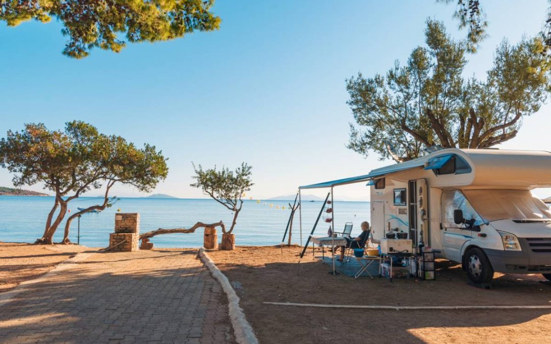 La vie en camping-car : avantages et défis d’un style de vie nomade